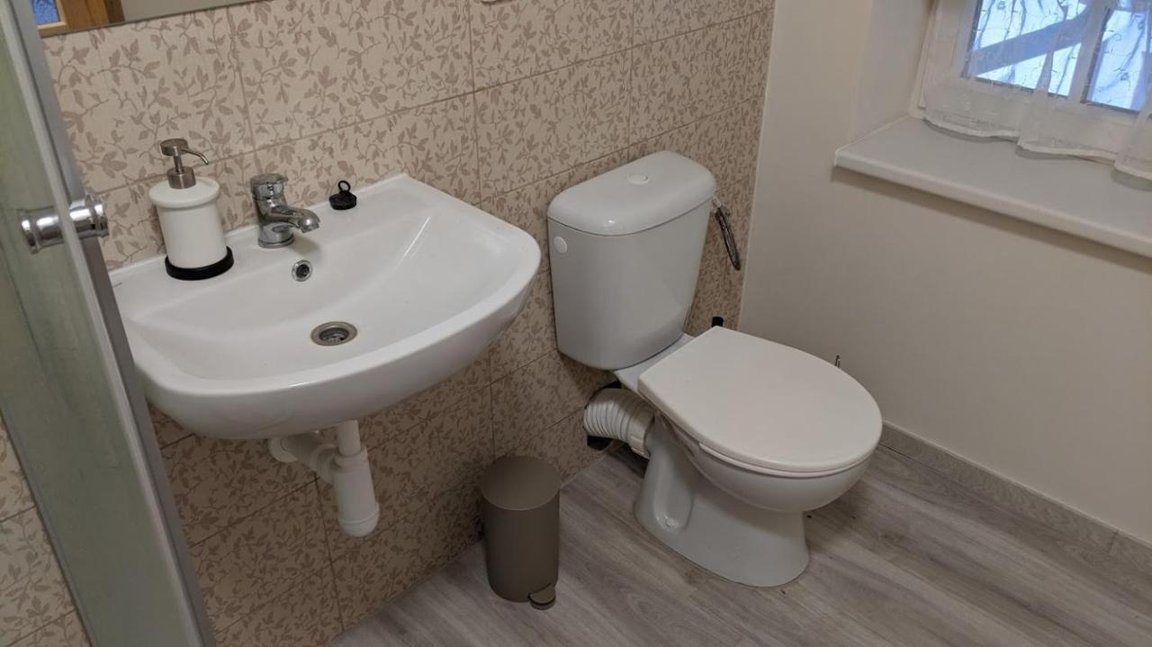 Chalupa U Rybnika Strehom Dolní Bousov Dış mekan fotoğraf